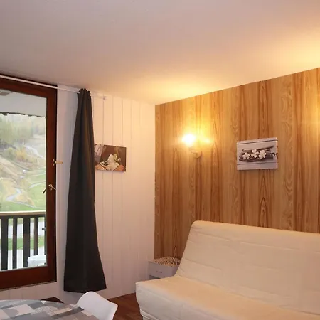 Apartment 4 Pers Skis Aux Pieds, Balcon Sud - Fr-1-322-129 *